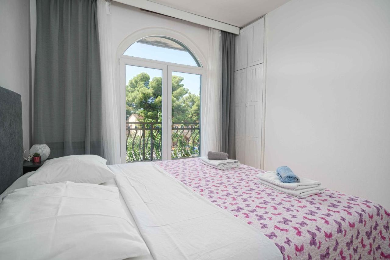 Apartments Micin Vodice Esterno foto