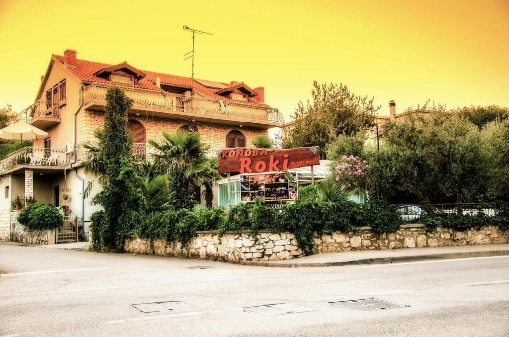 Apartments Micin Vodice Esterno foto